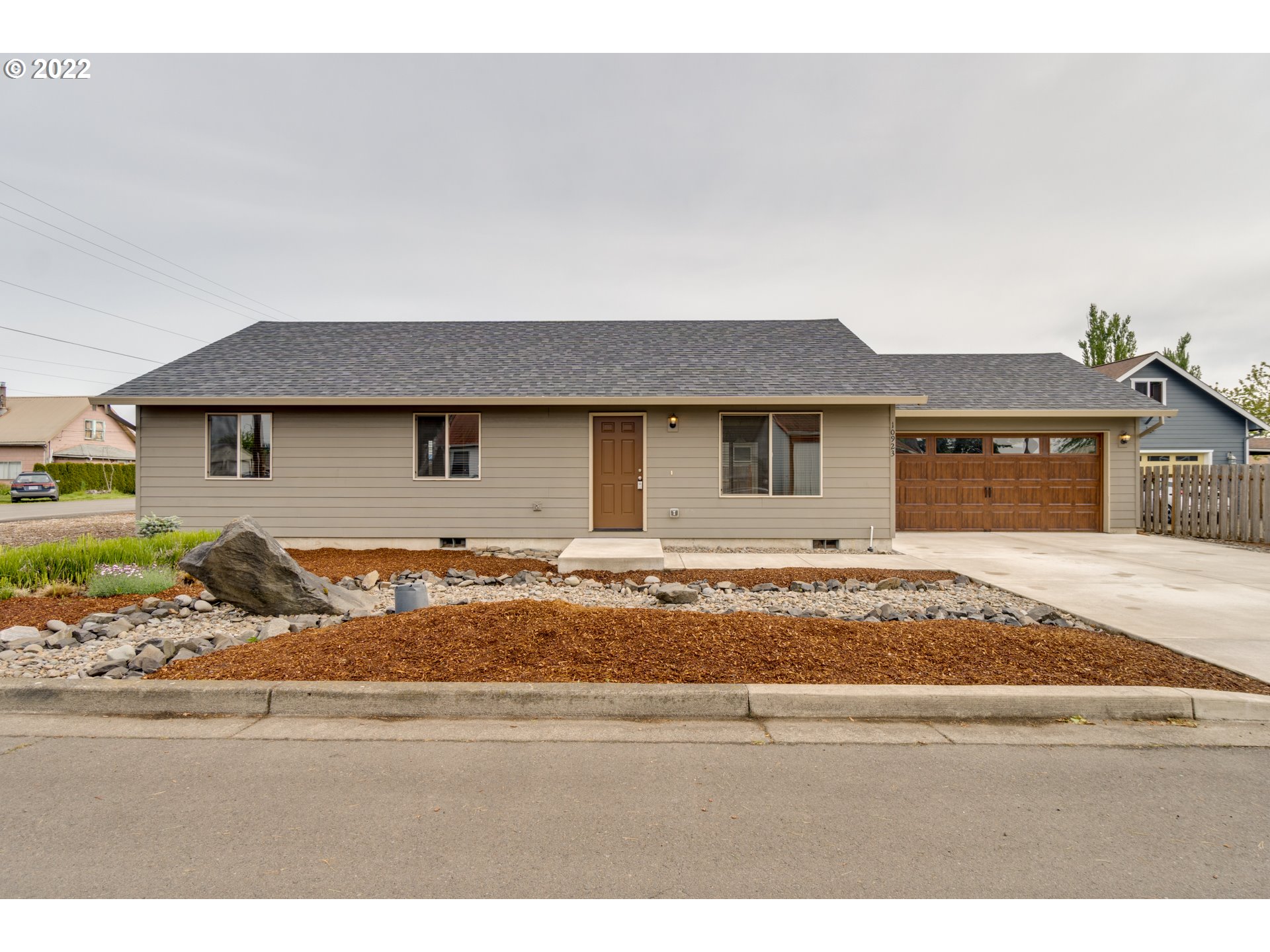 a house view with a outdoor space
