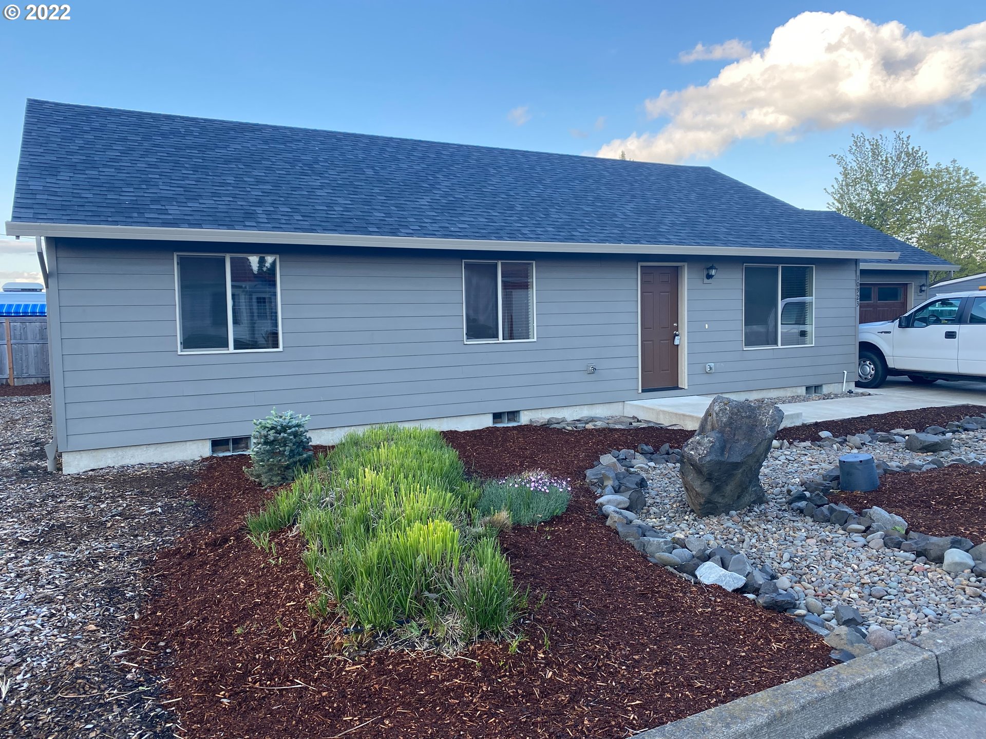 10923 Rees Street Northeast Donald, OR 97020 - Photo 3 of 27 a front view of a house with garden