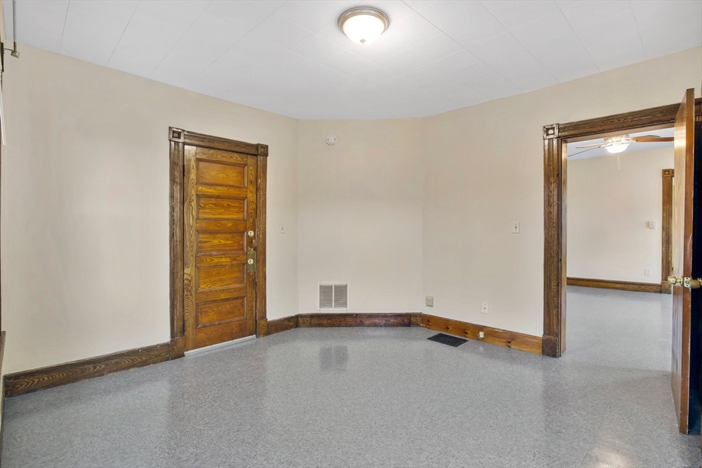 27 Waverly Street Springfield, MA 01107 - Photo 11 of 41 Gallery Image 11