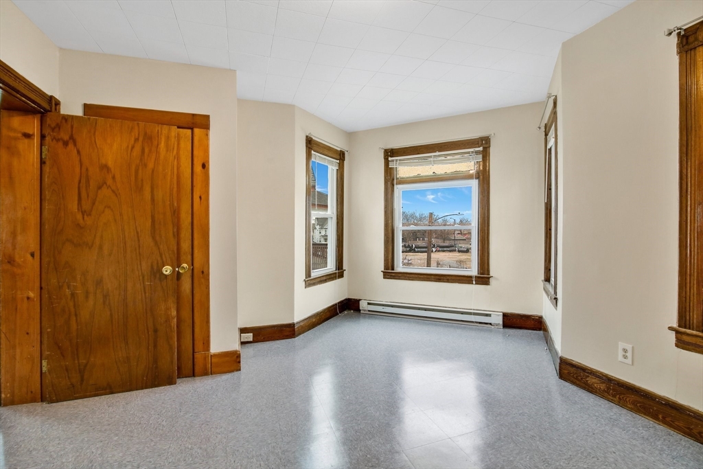 27 Waverly Street Springfield, MA 01107 - Photo 12 of 41 Gallery Image 12