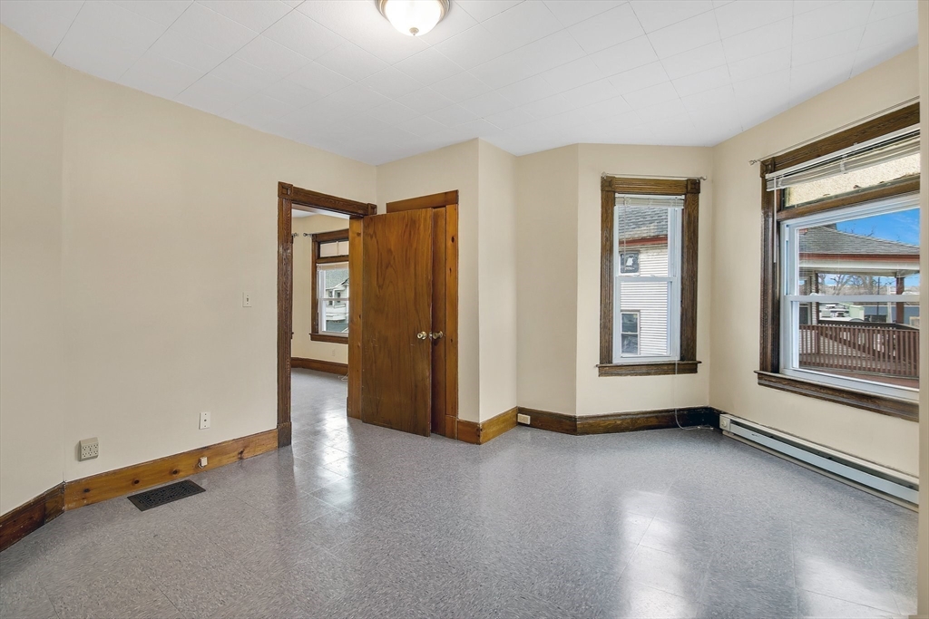 27 Waverly Street Springfield, MA 01107 - Photo 13 of 41 Gallery Image 13