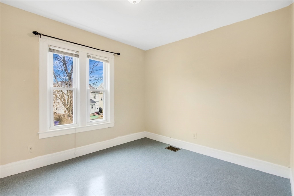 27 Waverly Street Springfield, MA 01107 - Photo 15 of 41 Gallery Image 15