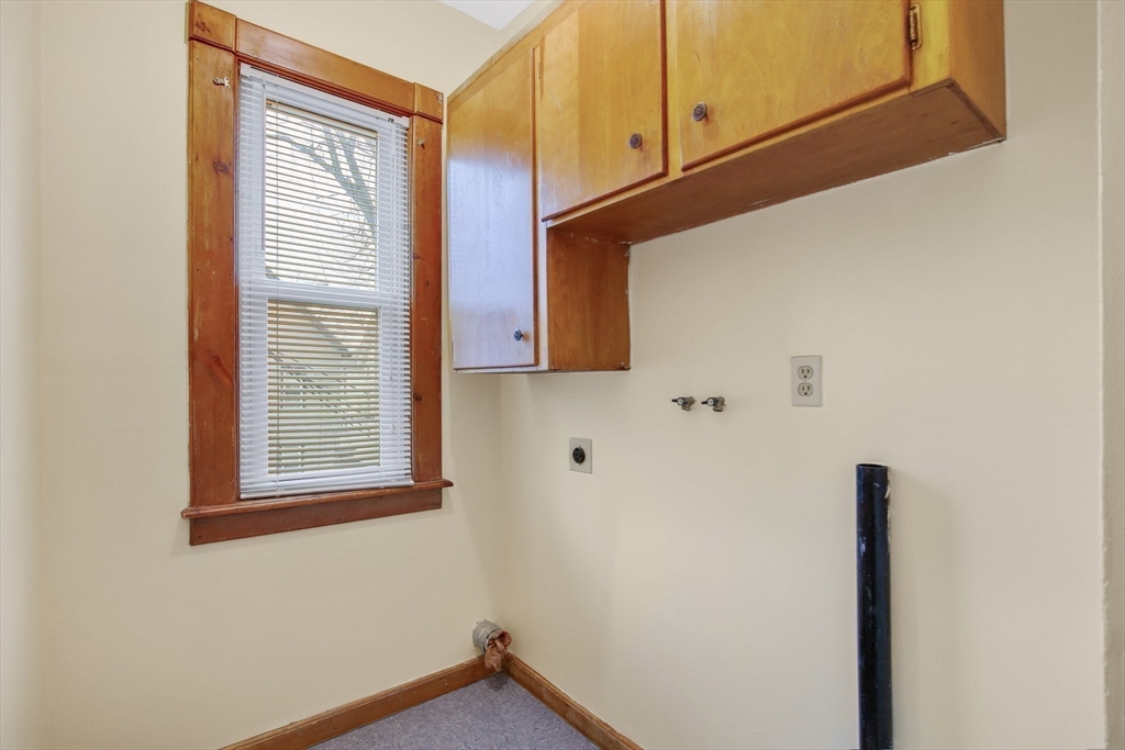 27 Waverly Street Springfield, MA 01107 - Photo 21 of 41 Gallery Image 21