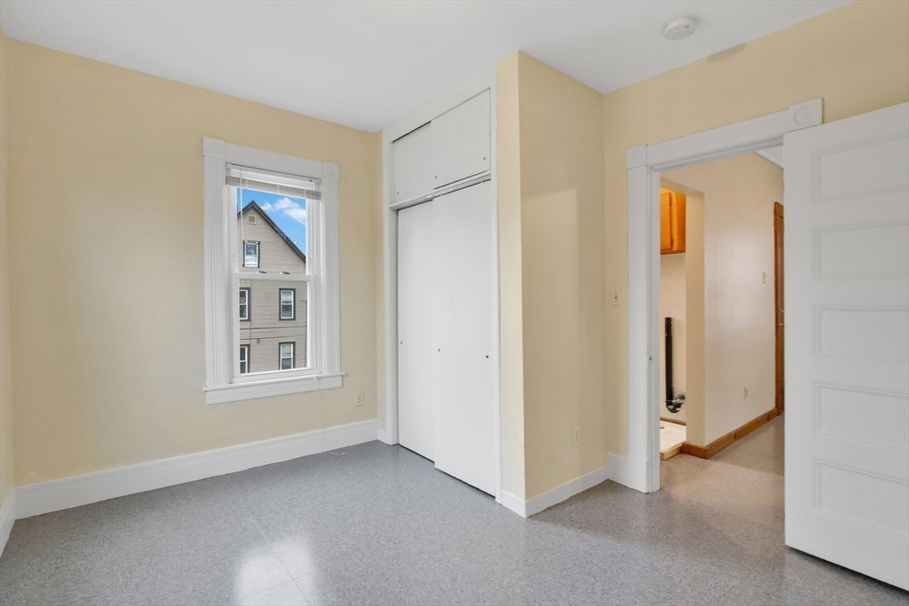 27 Waverly Street Springfield, MA 01107 - Photo 23 of 41 Gallery Image 23