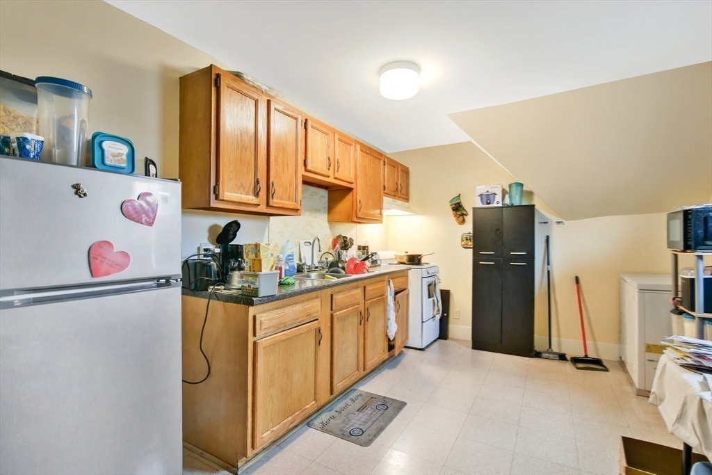 27 Waverly Street Springfield, MA 01107 - Photo 32 of 41 Gallery Image 32