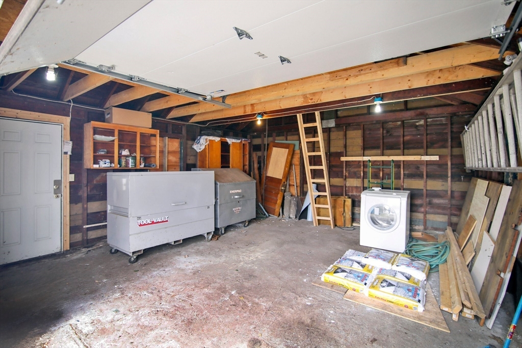 27 Waverly Street Springfield, MA 01107 - Photo 6 of 41 Gallery Image 6