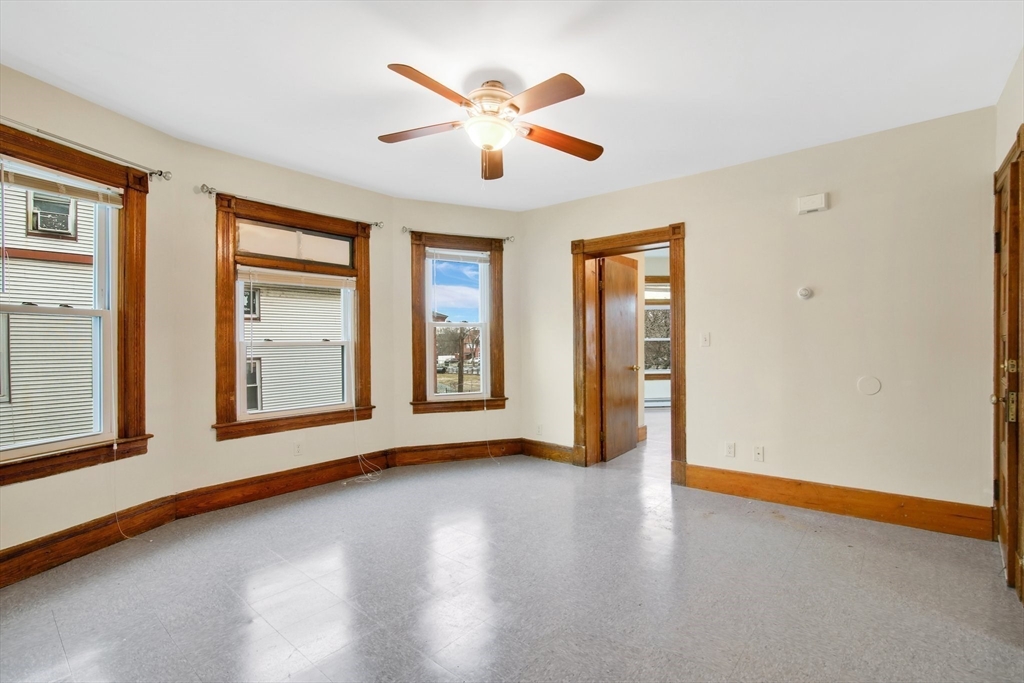 27 Waverly Street Springfield, MA 01107 - Photo 9 of 41 Gallery Image 9