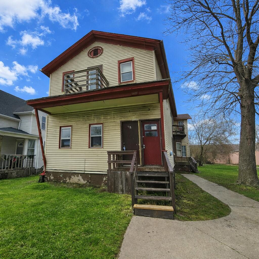 927 Marquette Street Racine, WI 53404 - Photo 1 of 13 927 Mar