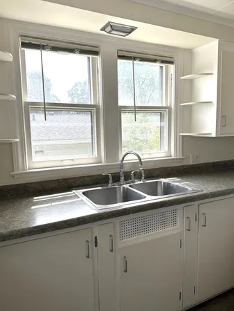 $1,400 | 820 Clay Street, Unit 12, Woodstock, IL 60098