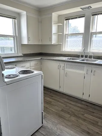 $1,400 | 820 Clay Street, Unit 12, Woodstock, IL 60098