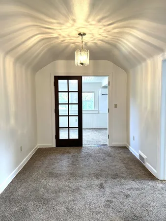 $1,400 | 820 Clay Street, Unit 12, Woodstock, IL 60098