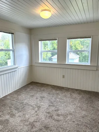 $1,400 | 820 Clay Street, Unit 12, Woodstock, IL 60098