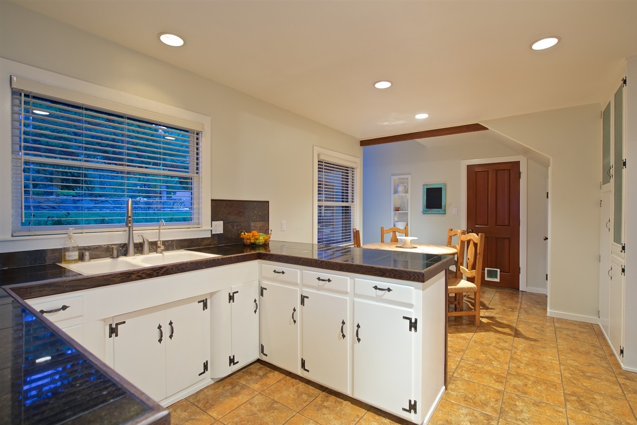 398 Hillcrest Drive Encinitas, CA 92024 - Photo 11 of 21