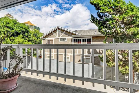 $1,199,000 | 1917 Nelson Avenue, Unit E, Redondo Beach, CA 90278