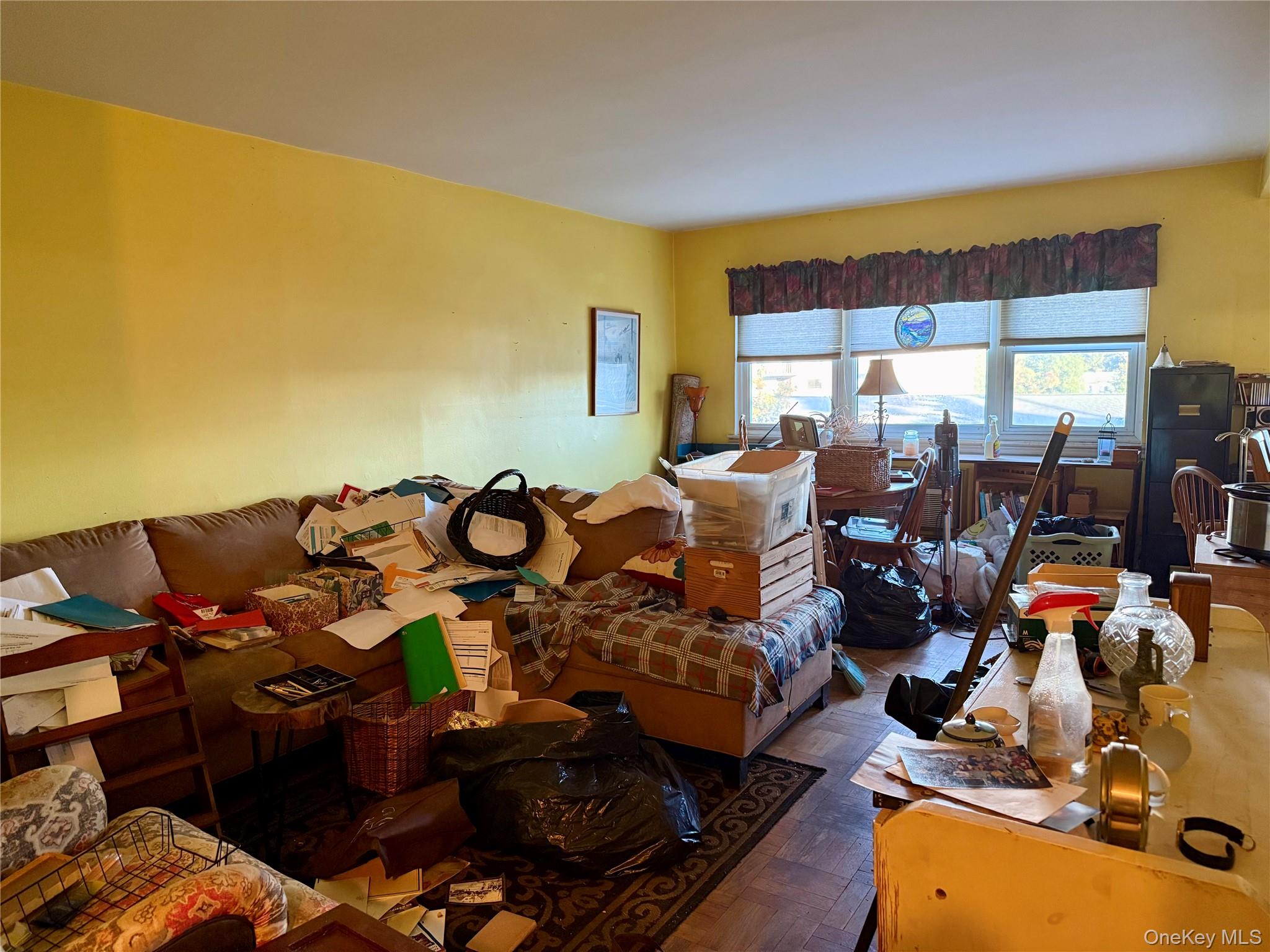 669 Pelham Road, Unit C10 New Rochelle, NY 10805 - Photo 3 of 13 a very nice looking room with many windows