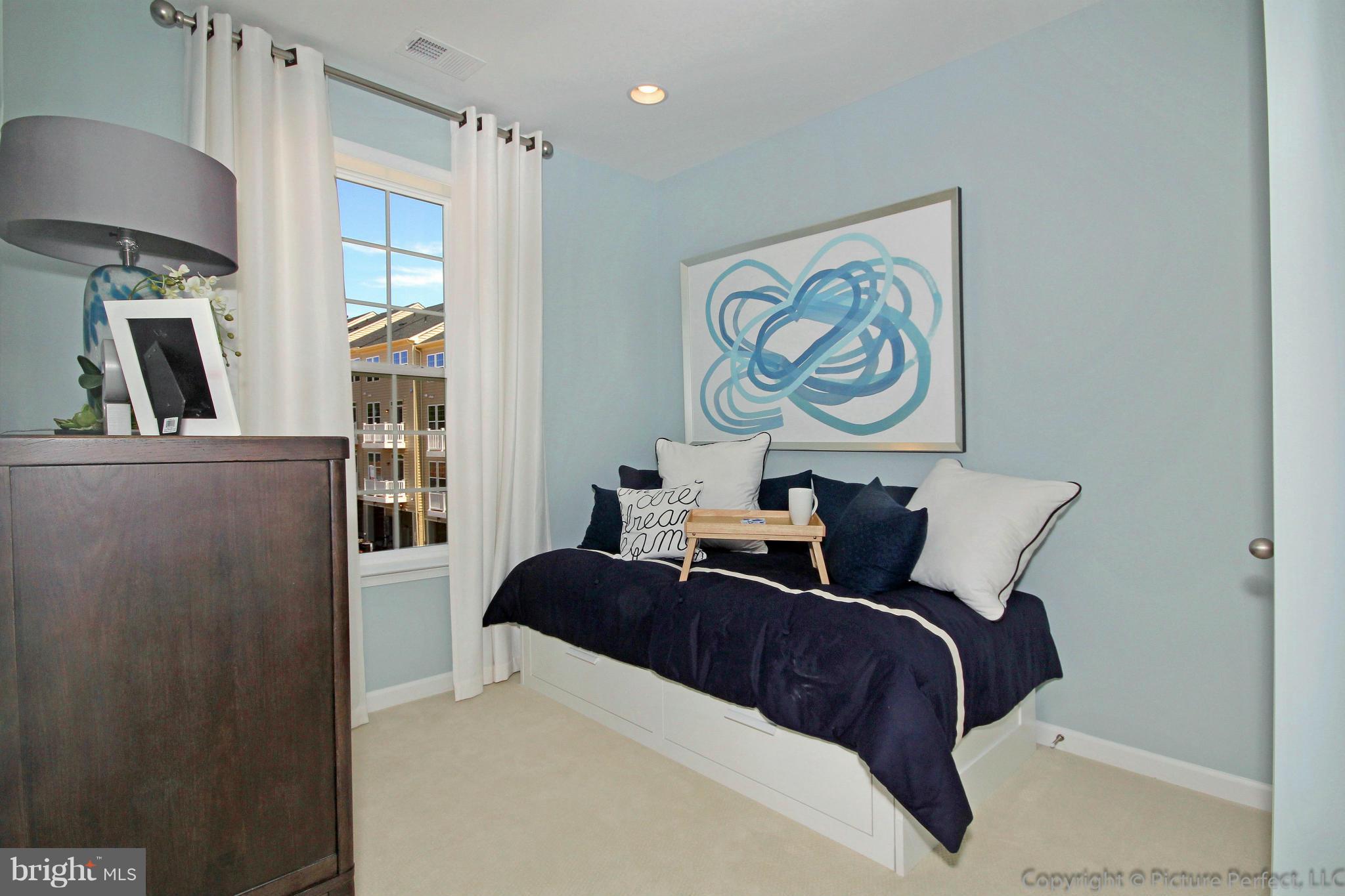 112 Mill Pond Road Frederick, MD 21701 - Photo 19 of 23 a living room with furniture