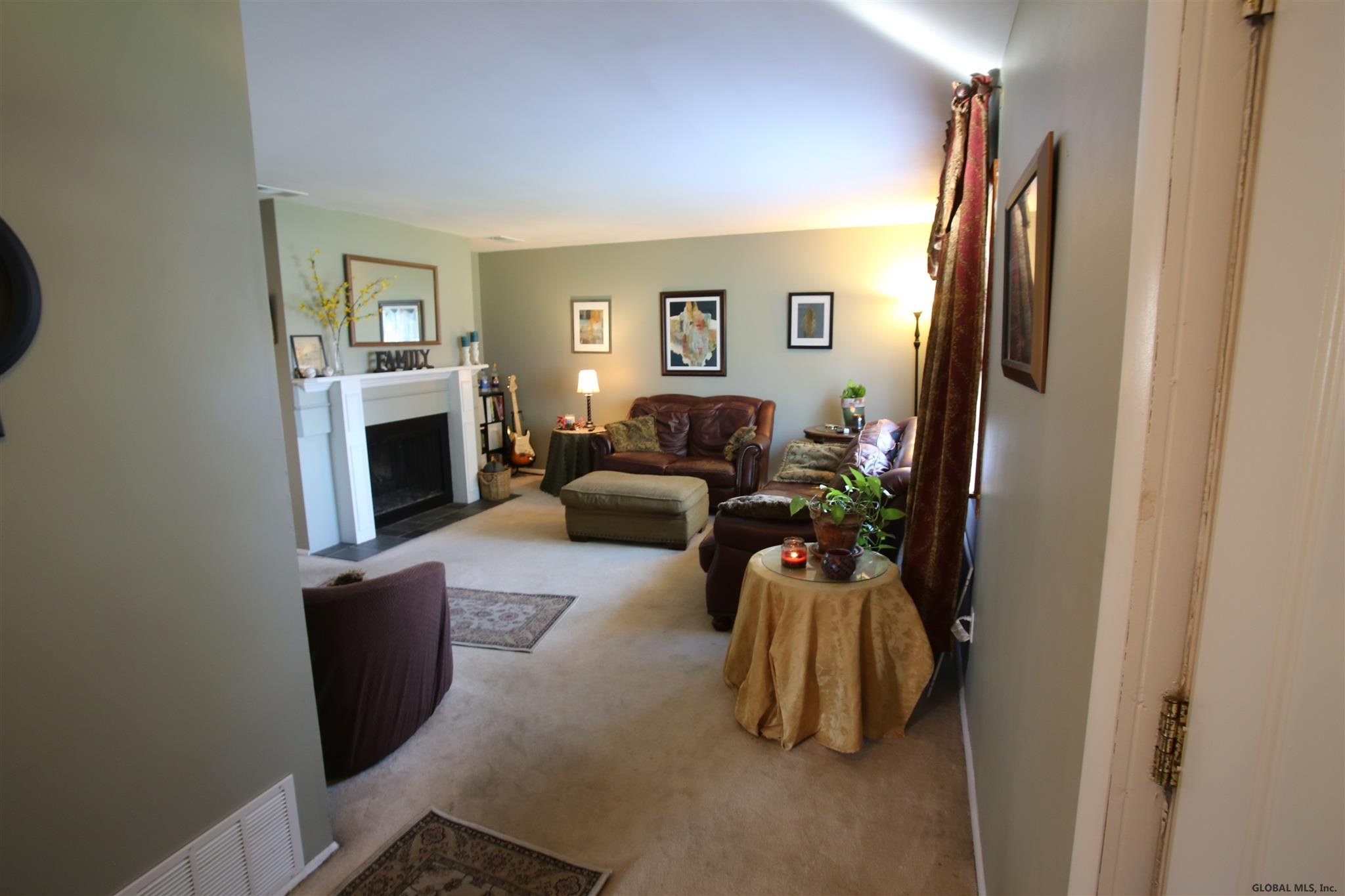 1 Hay Path Colonie, NY 12189 - Photo 4 of 30 Photo 4