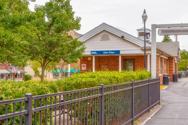 $625,000 | 84 North Parkside Avenue, Glen Ellyn, IL 60137