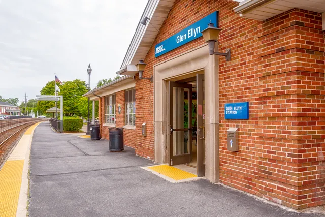 $625,000 | 84 North Parkside Avenue, Glen Ellyn, IL 60137