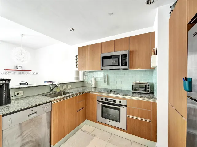 $369,990 | 1050 Brickell Avenue, Unit 2722, Miami, FL 33131