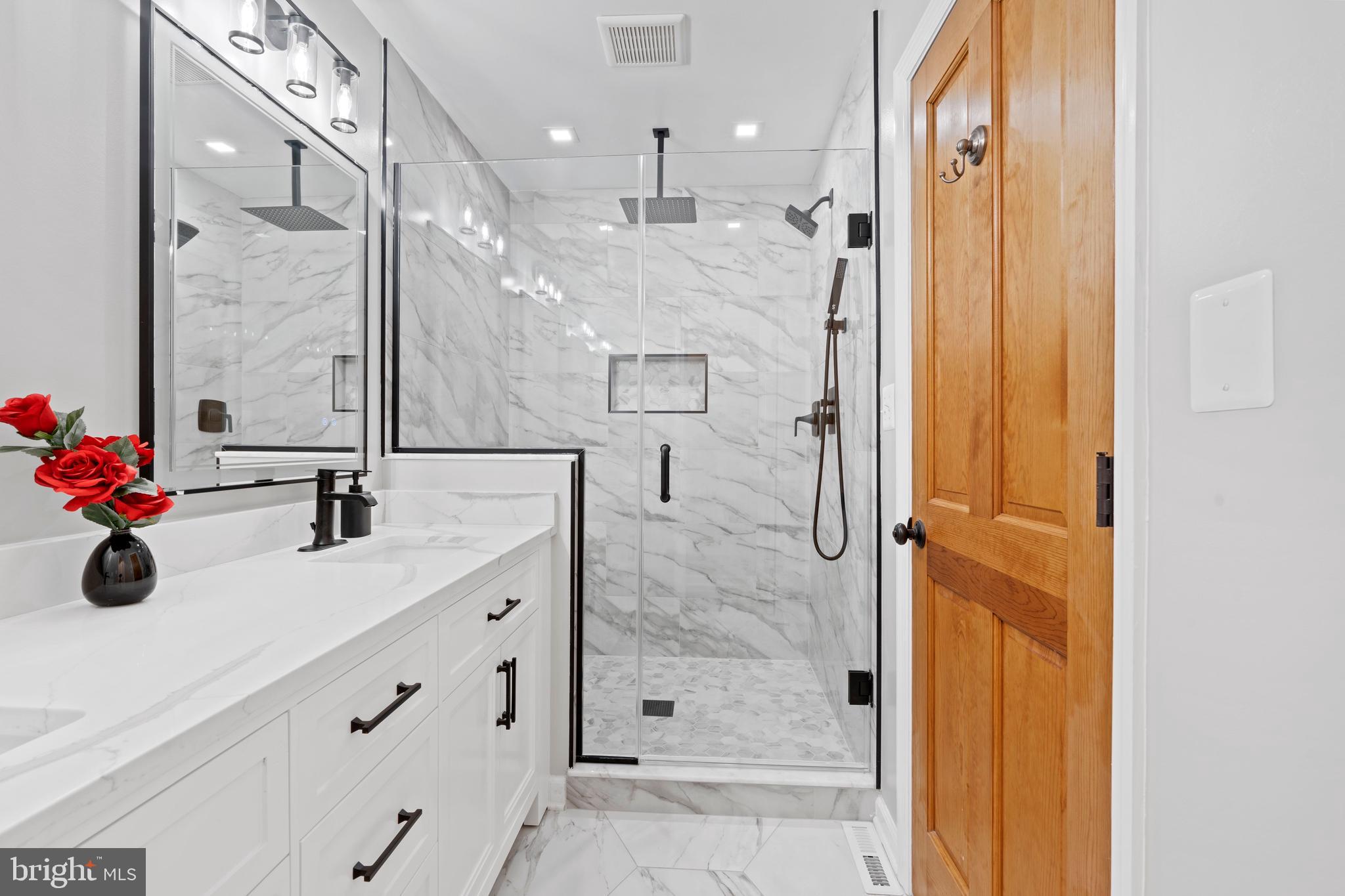 18012 Highfield Road Ashton, MD 20861 - Photo 17 of 39 Custom sit down shower