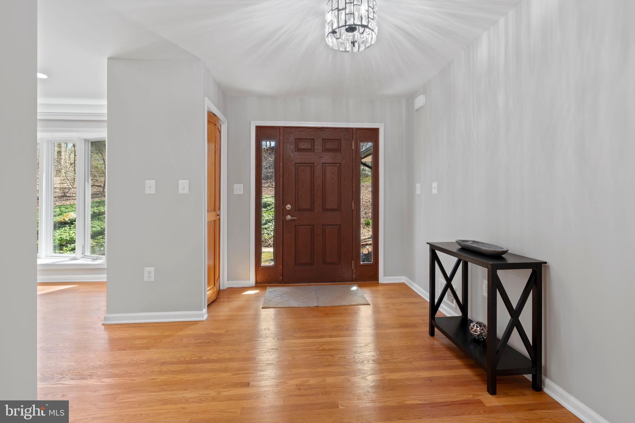 18012 Highfield Road Ashton, MD 20861 - Photo 4 of 39 Access level foyer