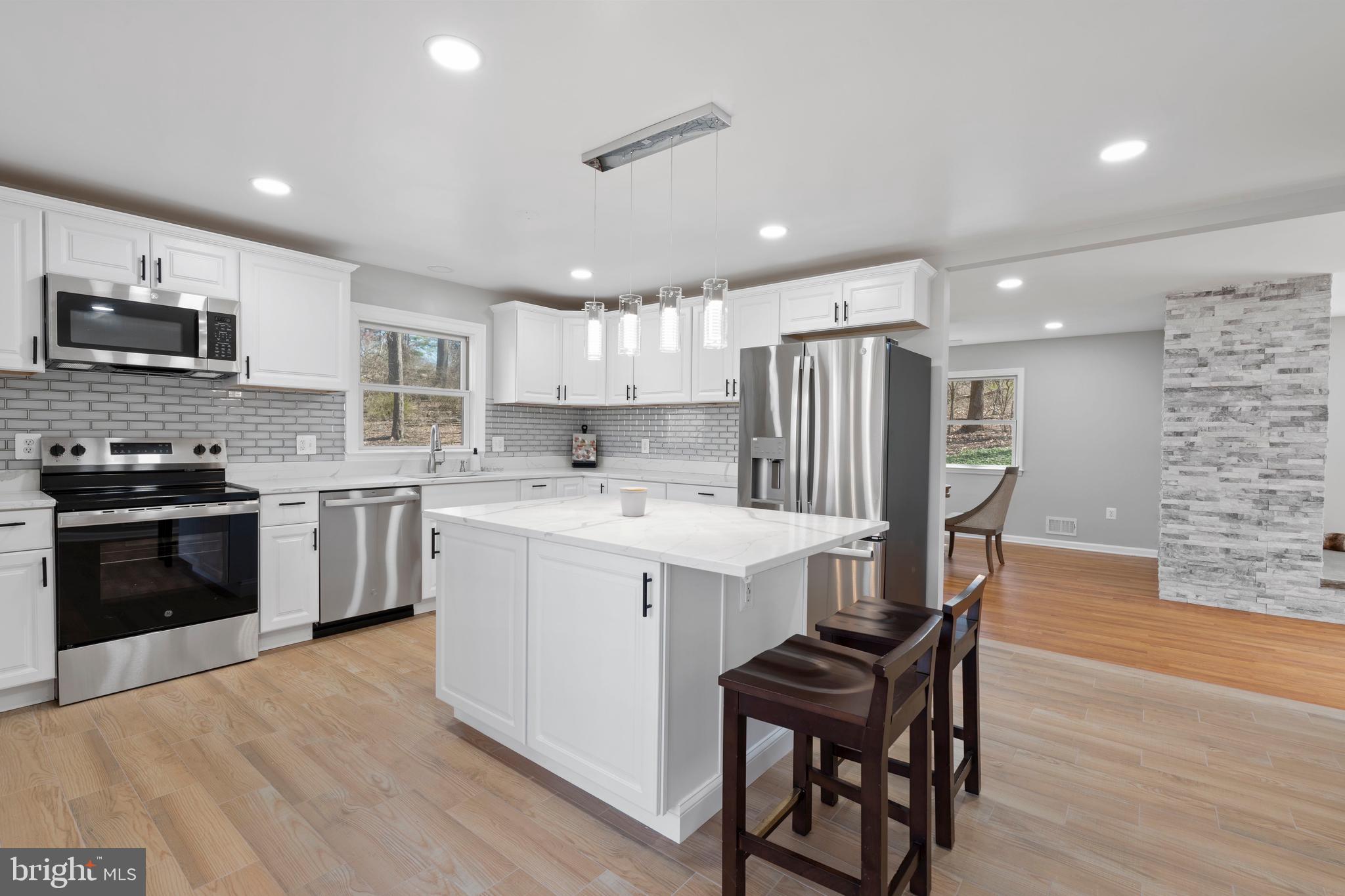 18012 Highfield Road Ashton, MD 20861 - Photo 10 of 39 NEW Island kitchen w/GE stainless appliances