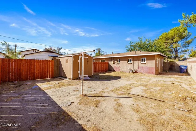 a view of a backyard of the house
