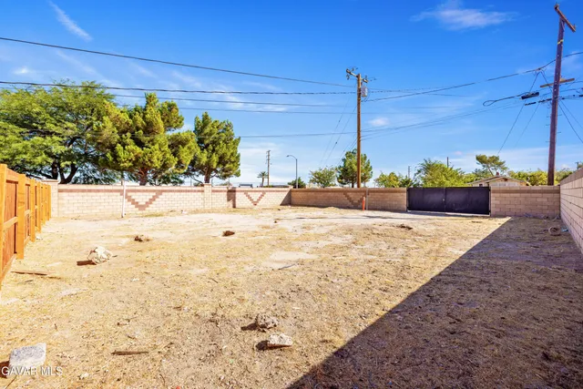 a view of a backyard of the house