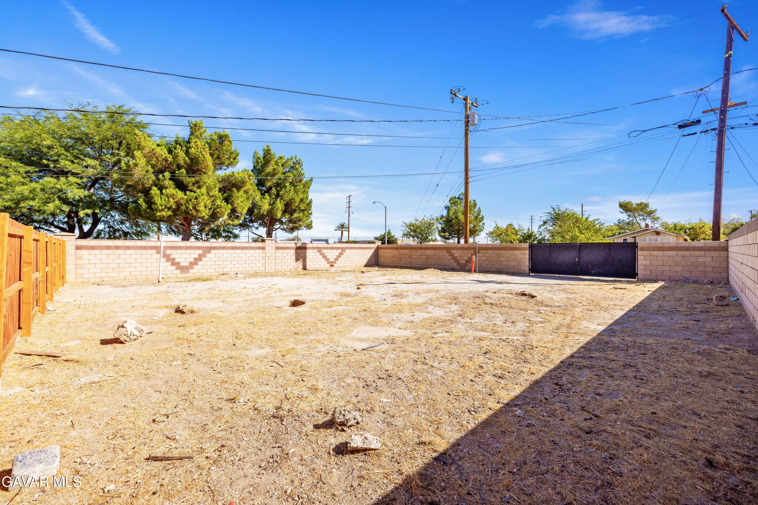 45148 Date Avenue Lancaster, CA 93534 - Photo 16 of 32 a view of a backyard of the house