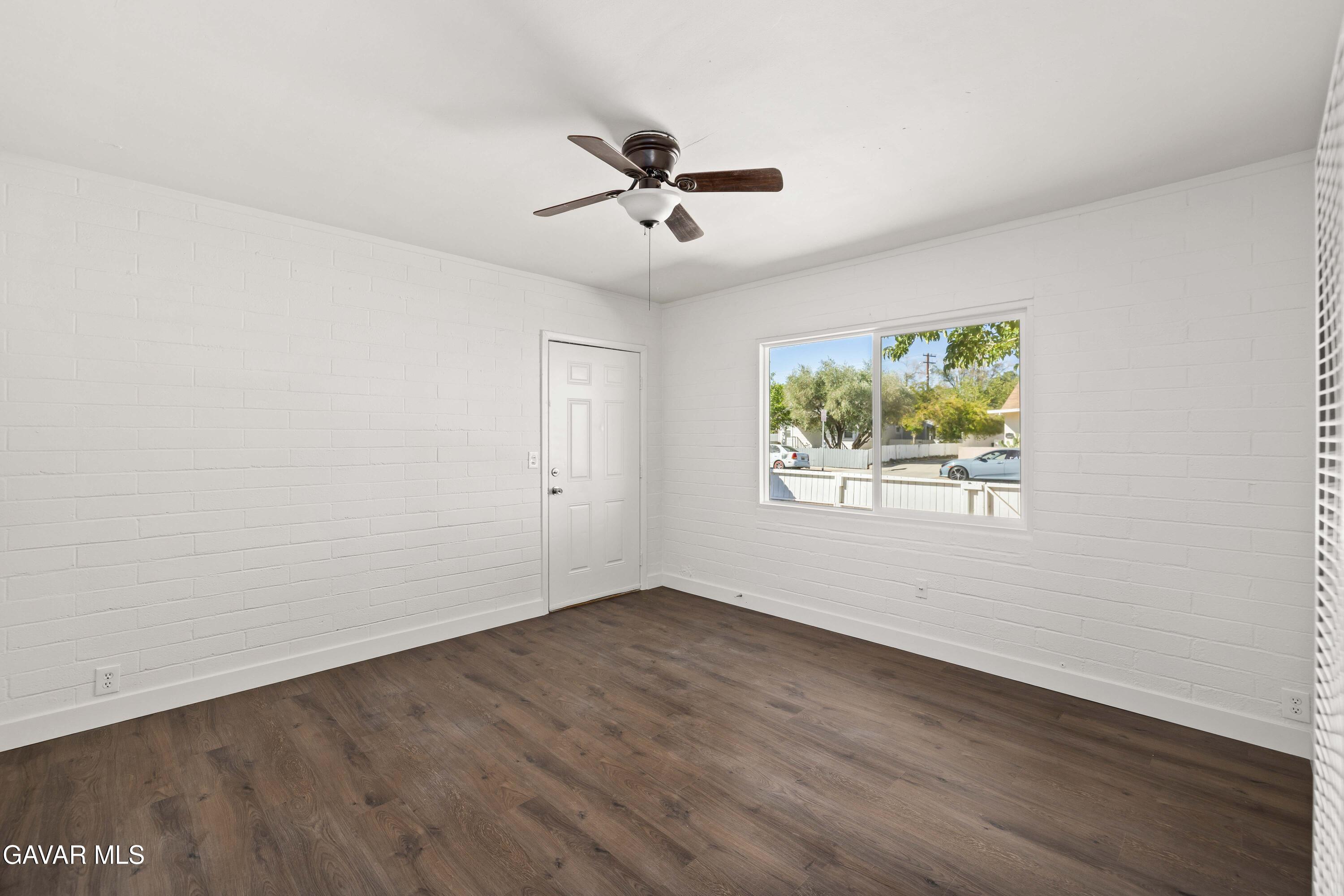 45148 Date Avenue Lancaster, CA 93534 - Photo 5 of 32 an empty room with window and ceiling fan