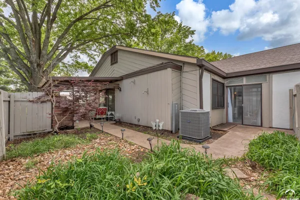 $207,500 | 2600 West 24th Terrace, Lawrence, KS 66047