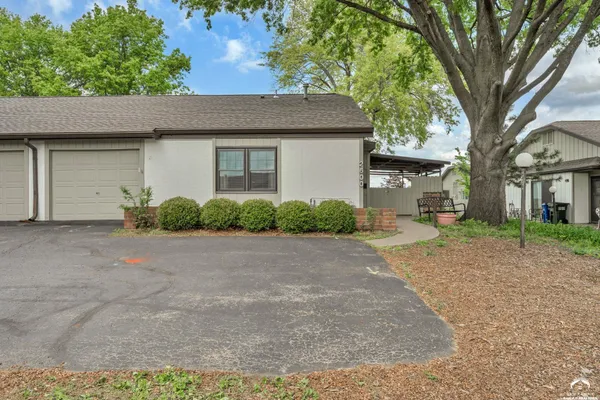 $207,500 | 2600 West 24th Terrace, Lawrence, KS 66047