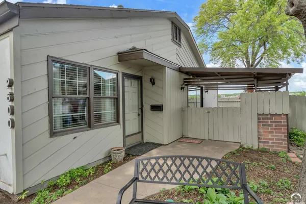 $207,500 | 2600 West 24th Terrace, Lawrence, KS 66047