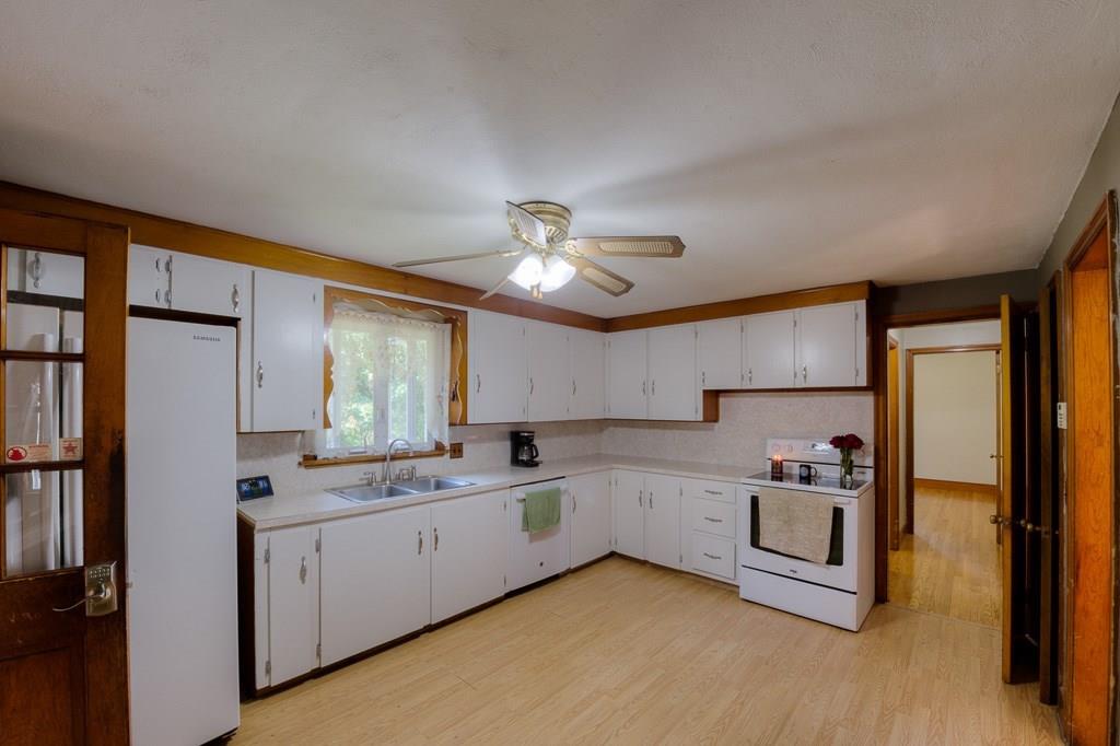 76 Primrose Street Springfield, MA 01151 - Photo 9 of 36