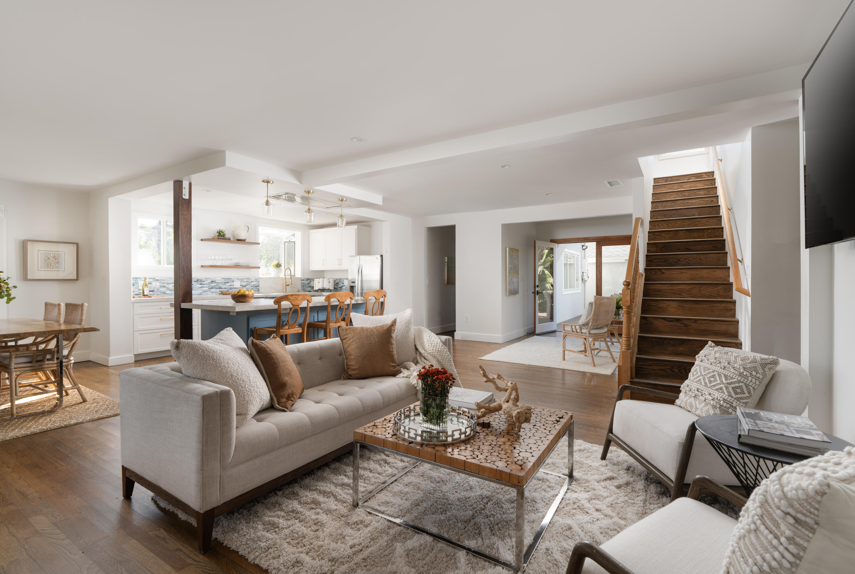 40 South Ontare Road Santa Barbara, CA 93105 - Photo 4 of 26 Living Room & Kitchen
