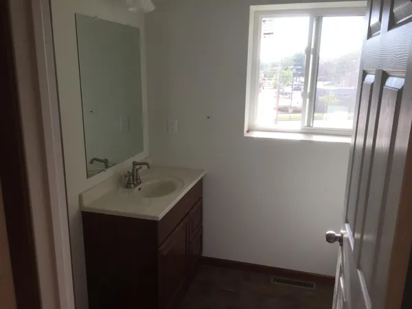 $1,200 | 1610 Gilson Street, Unit B, Madison, WI 53715