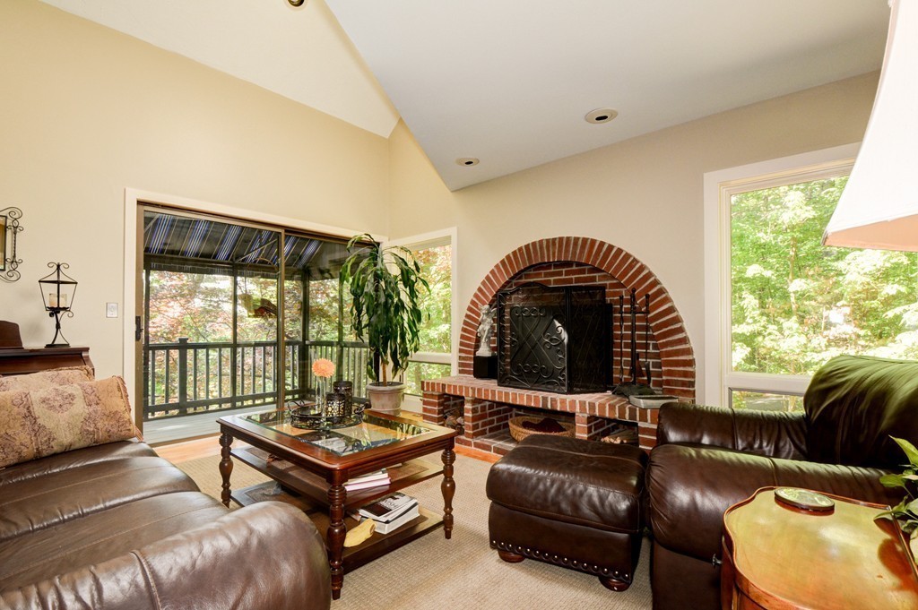 221 Littleton County Road Harvard, MA 01451 - Photo 4 of 25