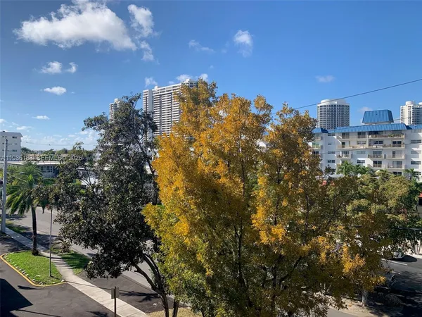 $1,900 | 3750 Northeast 170th Street, Unit 410, North Miami Beach, FL 33160