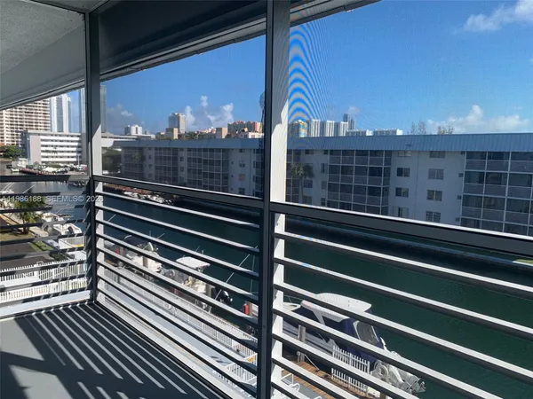 $1,900 | 3750 Northeast 170th Street, Unit 410, North Miami Beach, FL 33160