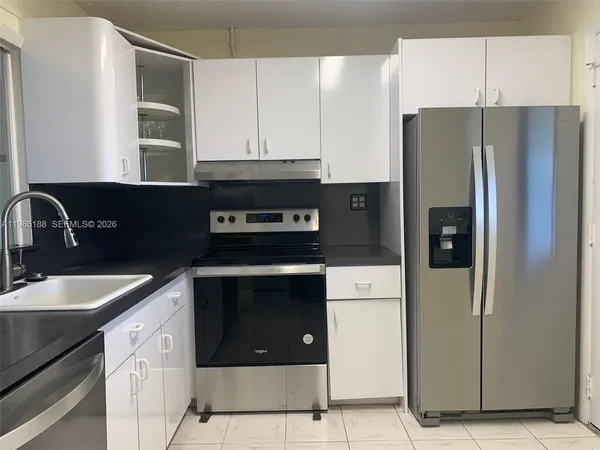 $1,900 | 3750 Northeast 170th Street, Unit 410, North Miami Beach, FL 33160