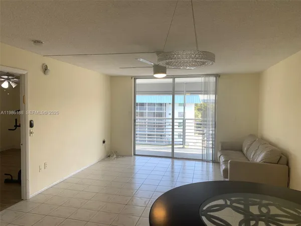 $1,900 | 3750 Northeast 170th Street, Unit 410, North Miami Beach, FL 33160