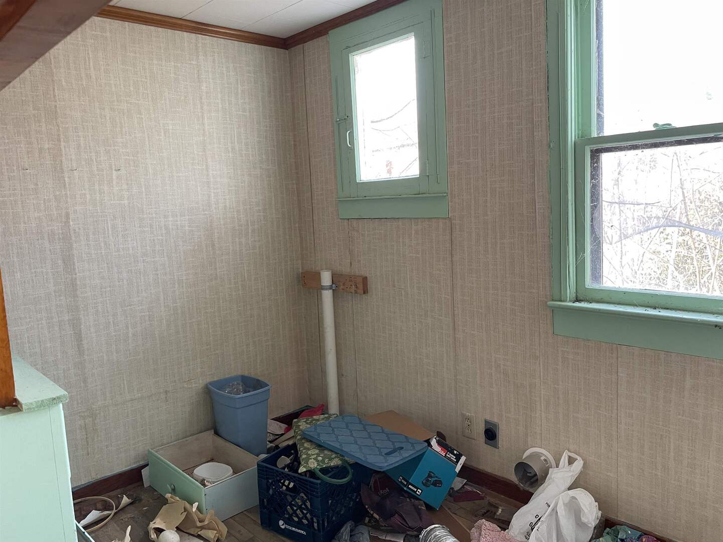 209 South 16th Street Herrin, IL 62948 - Photo 11 of 38 a bathroom with a sink toilet and a window