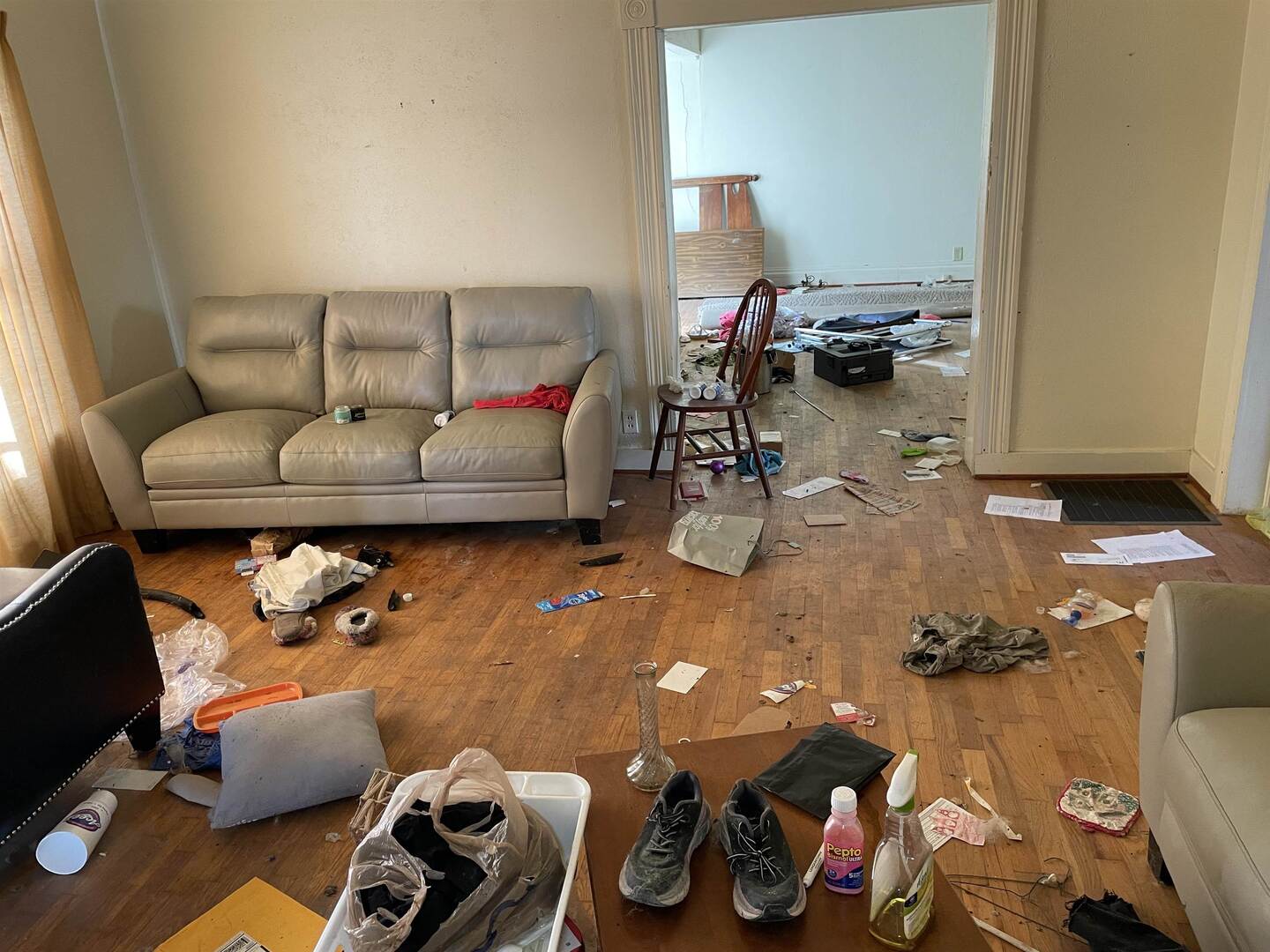 209 South 16th Street Herrin, IL 62948 - Photo 21 of 38 a living room with furniture and a couch