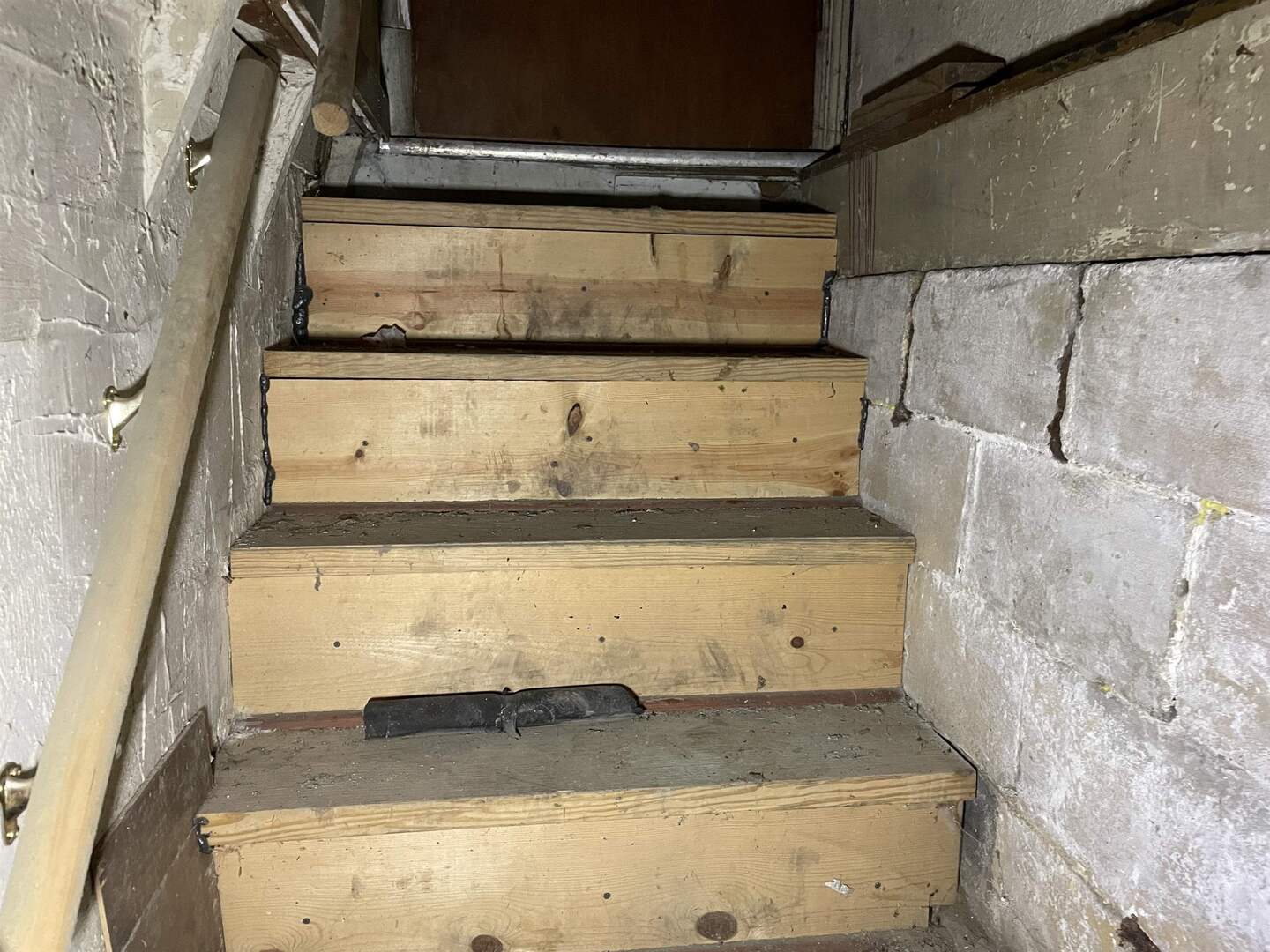 209 South 16th Street Herrin, IL 62948 - Photo 34 of 38 a bathroom with a granite countertop tub