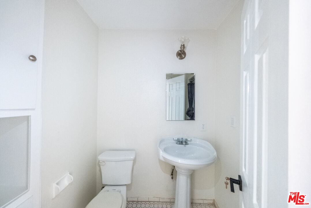 9205 Alcott Street, Unit 3 Los Angeles, CA 90035 - Photo 6 of 14