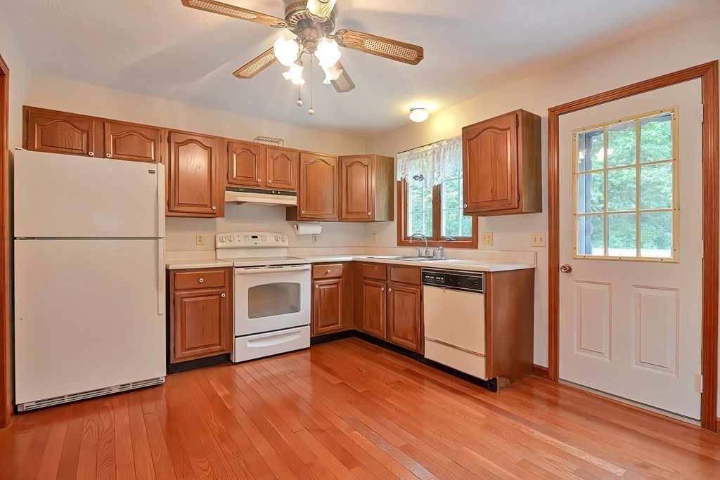 97 Wallace Road Sturbridge, MA 01566 - Photo 16 of 42