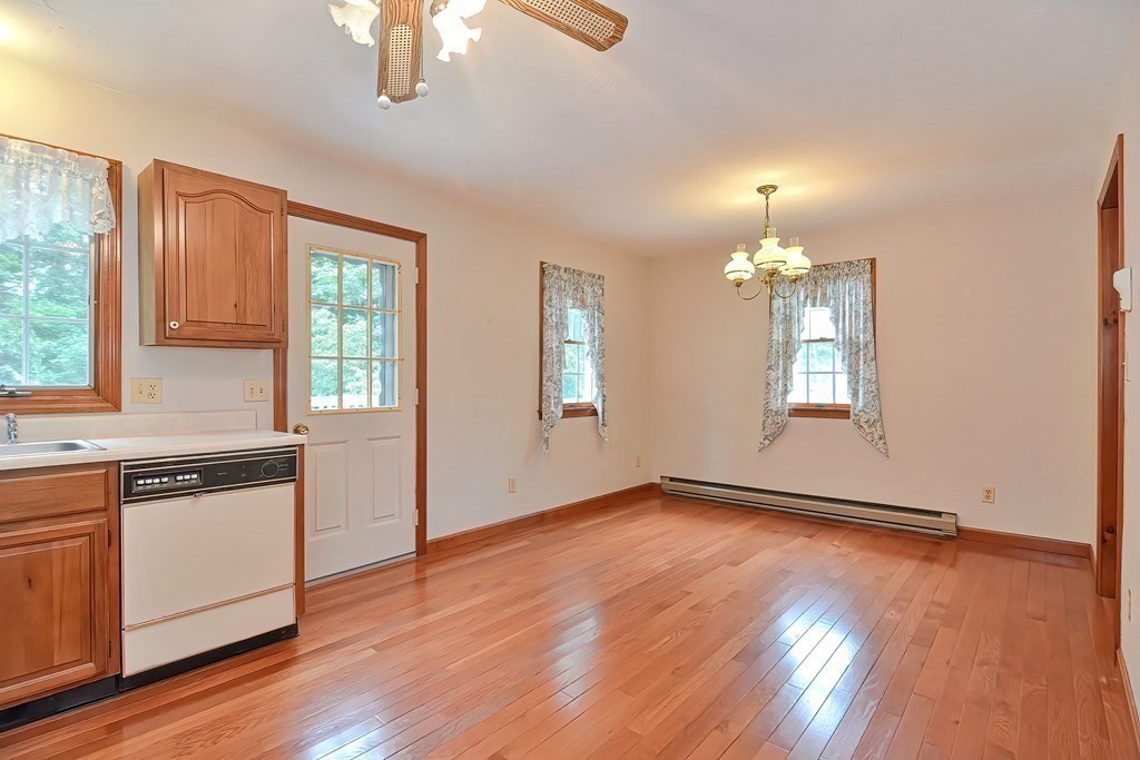 97 Wallace Road Sturbridge, MA 01566 - Photo 17 of 42