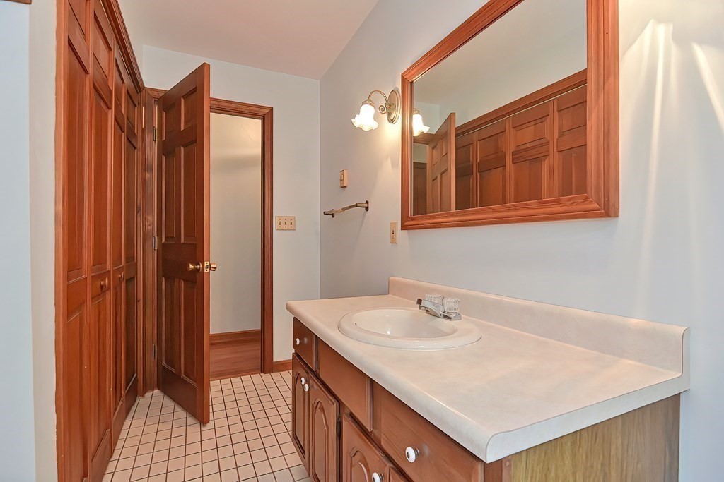97 Wallace Road Sturbridge, MA 01566 - Photo 18 of 42
