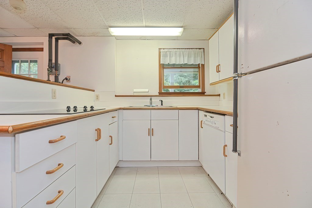 97 Wallace Road Sturbridge, MA 01566 - Photo 34 of 42